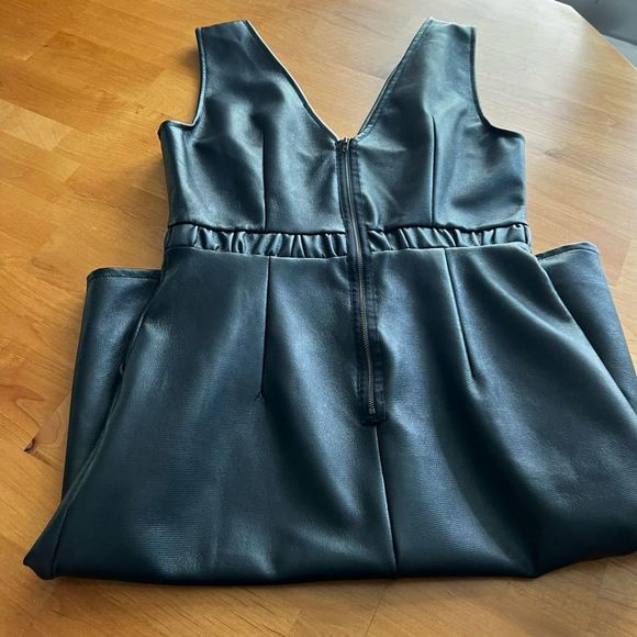 FRENCH CONNECTION faux leather v-neck dress Sz 8 - Picture 6 of 10